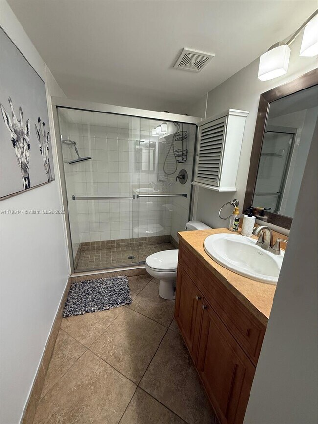 Building Photo - 559 Waterside Dr