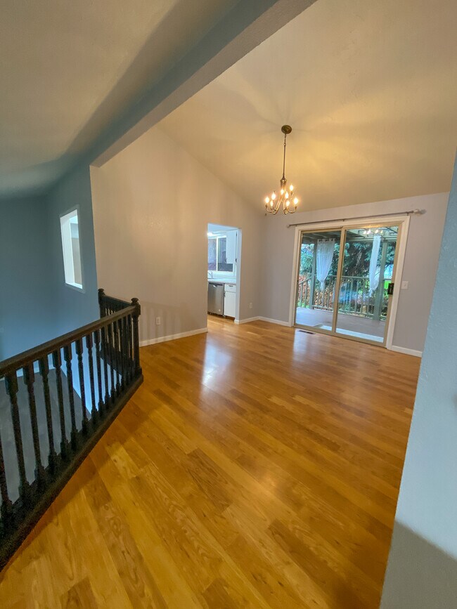 Building Photo - 925 Manzanal St NE