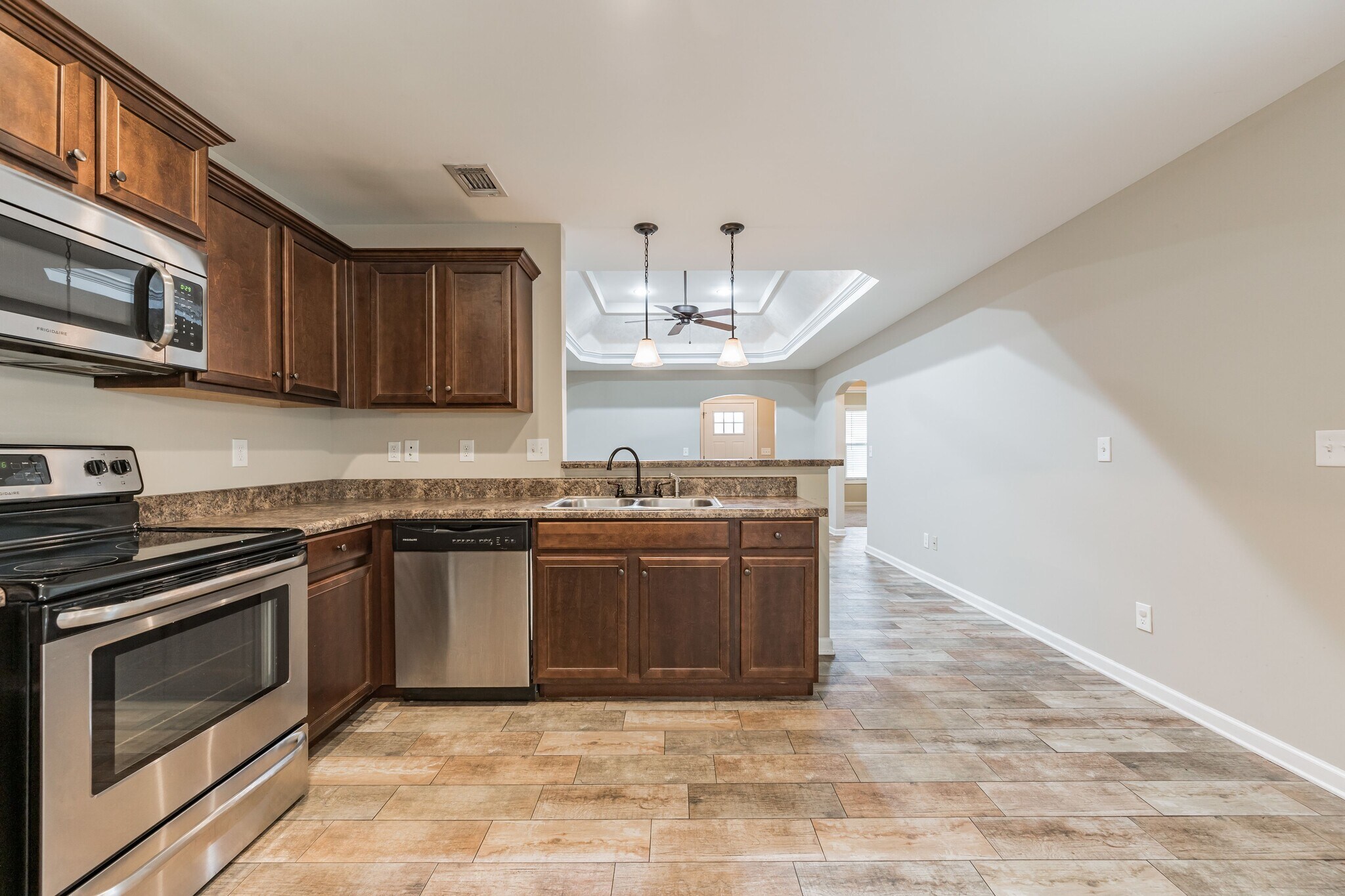 Building Photo - 6208 Mimosa Gardens Dr