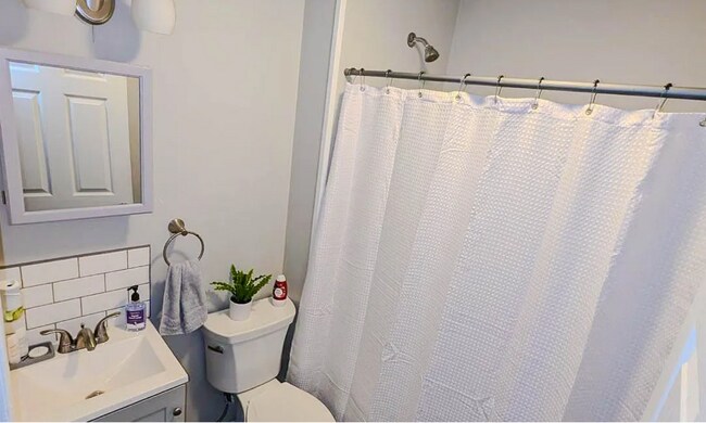 Building Photo - 10415-10415 Bernard Ave