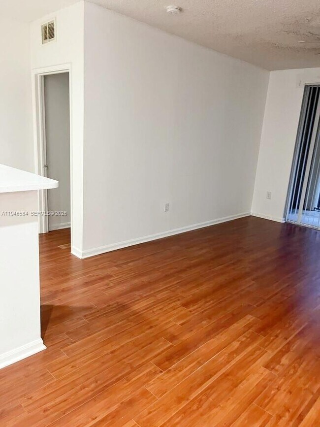 Building Photo - 7930 N Nob Hill Rd