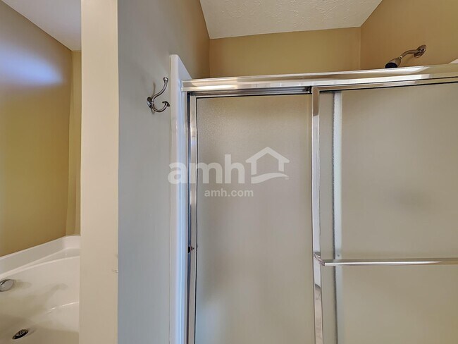 Building Photo - 533 Callie Ave