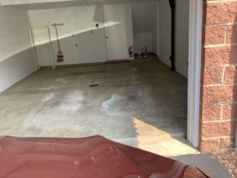 Building Photo - 604 Topper Way