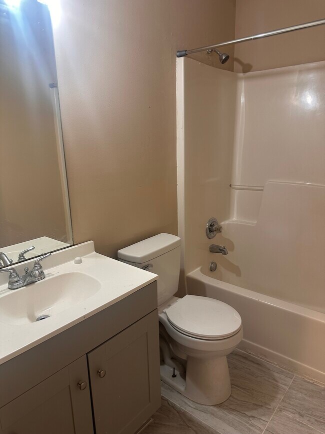 Building Photo - 164 Addy Ln