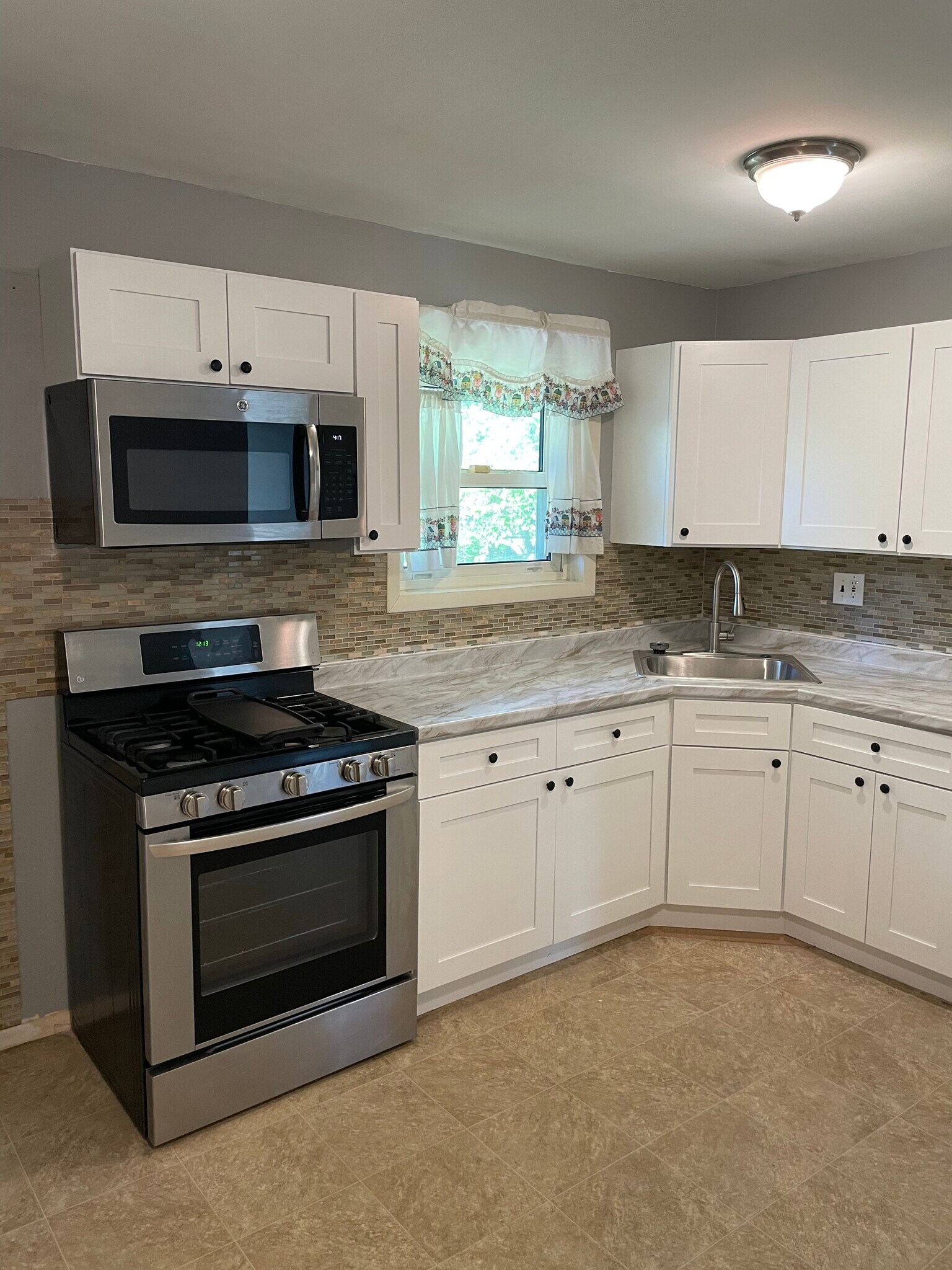 Building Photo - 1371 Cove Ln