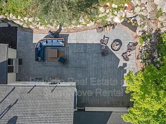 Building Photo - 10927 S Lostwood Dr