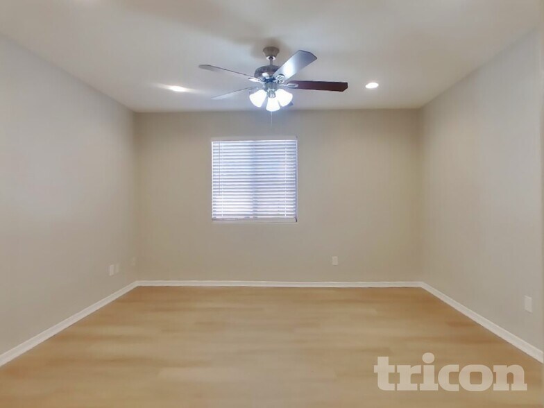 Building Photo - 14131 W Corrine Dr