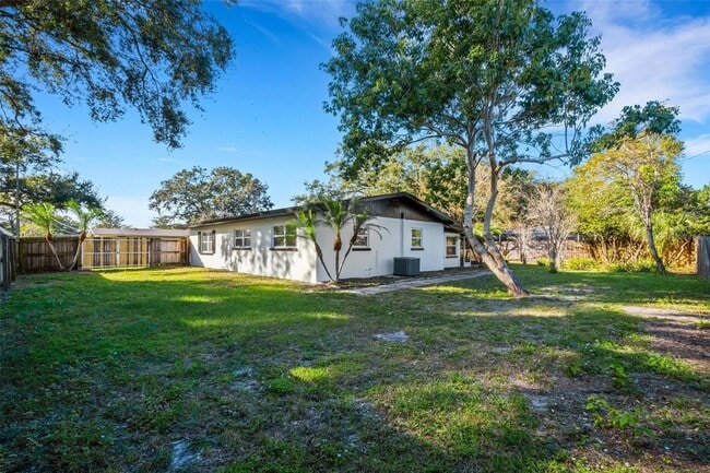 Building Photo - 1824 Roanoke Ave