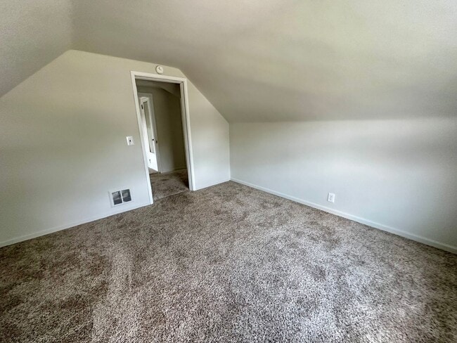 Building Photo - CHEVIOT: Charming 3+ bed 1.5 bath 1 car