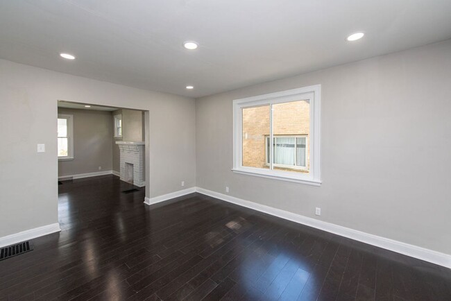 Building Photo - NORTH COLLEGE HILL -  Stunning remodel 3be...