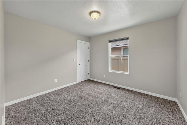 Building Photo - Charming 3-Bedroom Home with Fenced Yard in the Heart of Meridian