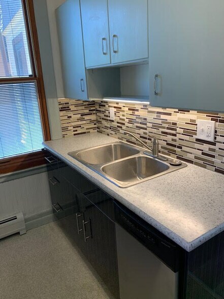 Building Photo - 127 College Ave