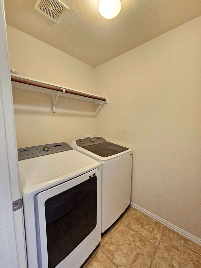 Building Photo - 5601 Little Theater Bend