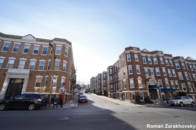 Building Photo - 219 Kelton St