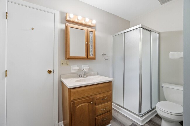 Building Photo - Three Bedroom Home with Great Outdoor Entertainment Space!