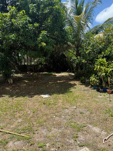 Building Photo - 328 S Biscayne River Dr
