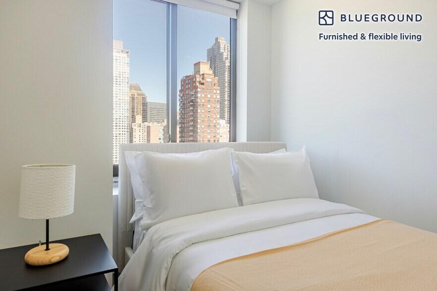Building Photo - 500 W 56th St