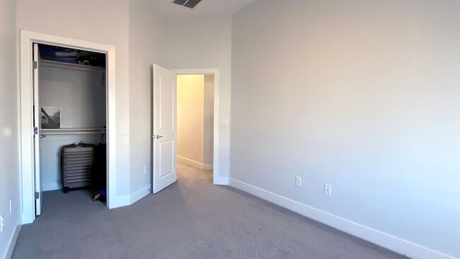 Building Photo - Spectacular 3 Bedroom Townhouse in Gate Community Near Sky Canyon and Centennial! Strip Views!