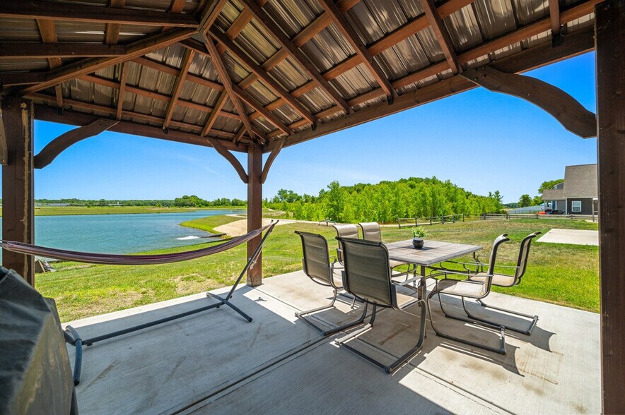 Building Photo - 4007 Woodview Dr