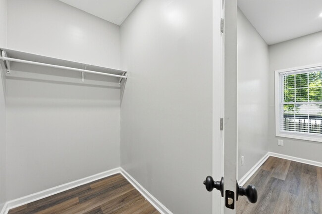 Building Photo - 1106 Attica St