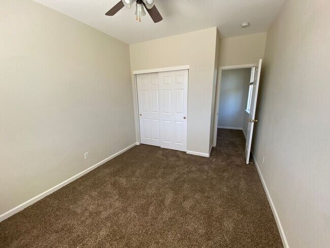 Building Photo - NW Reno 4 Bedroom Home - Mountain Views