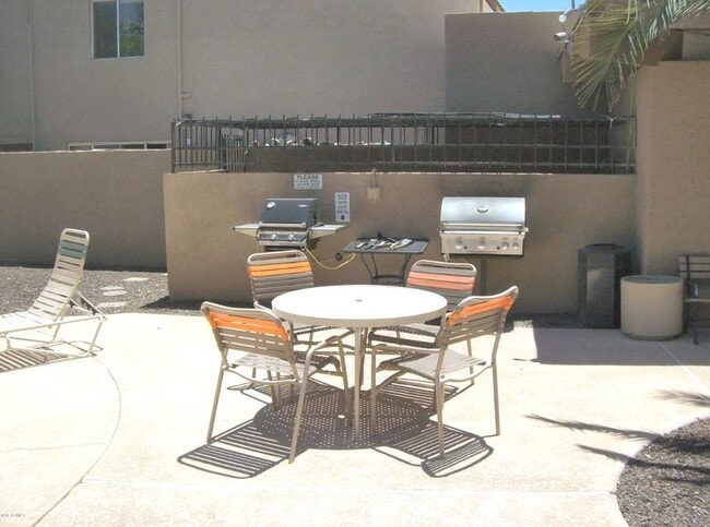 Building Photo - Scottsdale