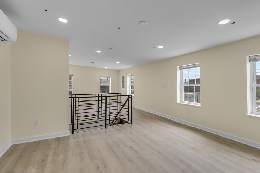Building Photo - 2723 E Huntingdon St