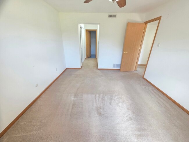 Building Photo - 801 Brook Dr