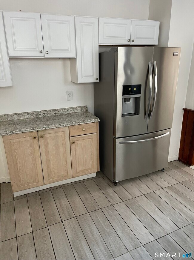 Building Photo - 191 Parrott Ave