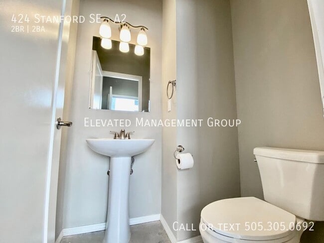 Building Photo - 424 Stanford Dr SE