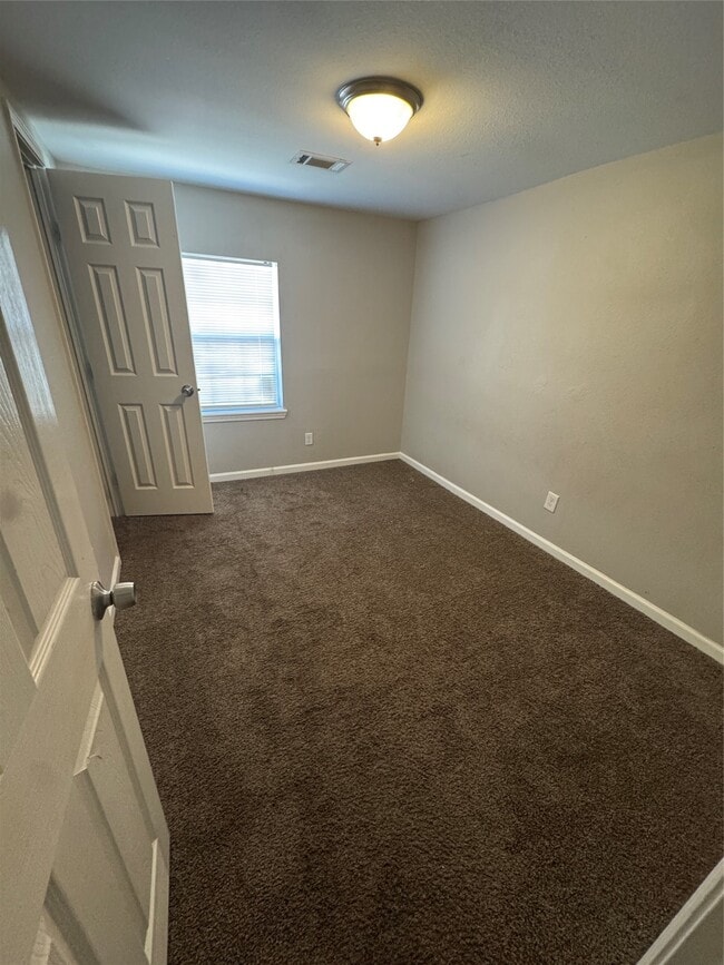 Building Photo - 8502 N Main St