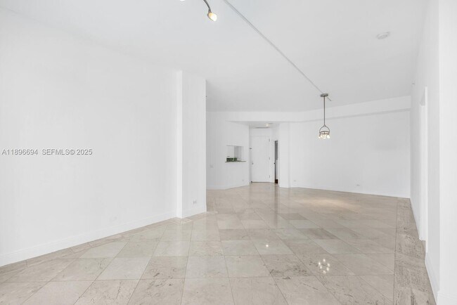 Building Photo - 888 Brickell Key Dr