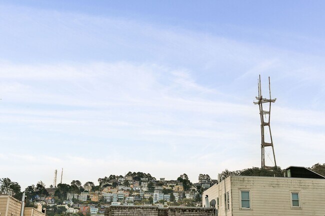Building Photo - Cole Valley: Bright Top Floor Unfurnished 1 Bed 1 Bath with Garage Parking