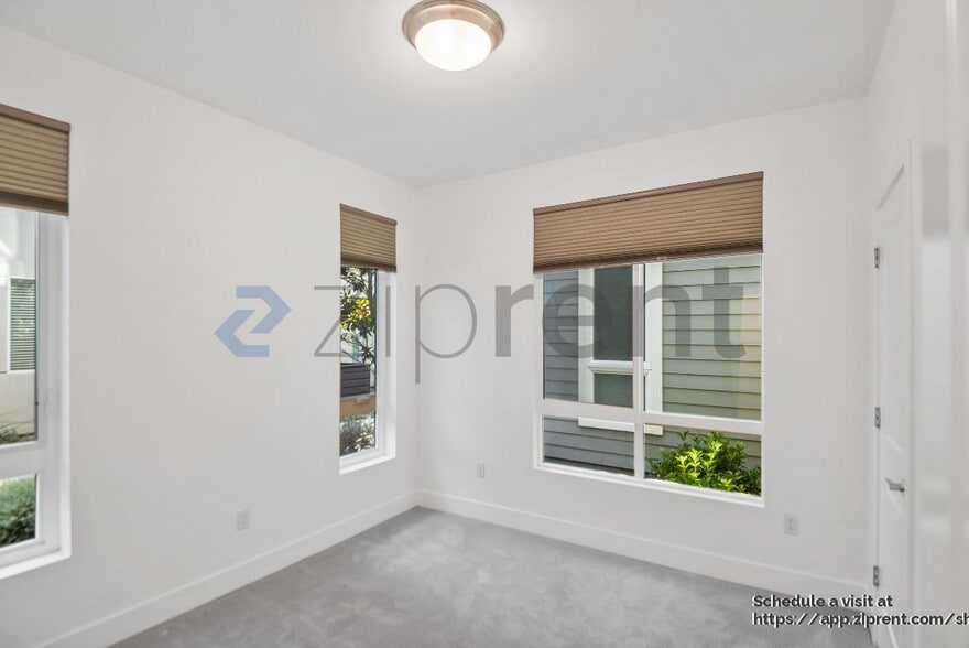 Building Photo - 1462 Longitude Dr