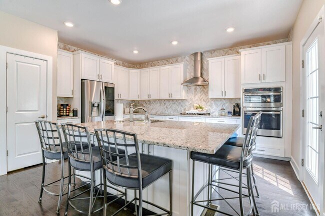 Building Photo - 1529 Paxton Ln