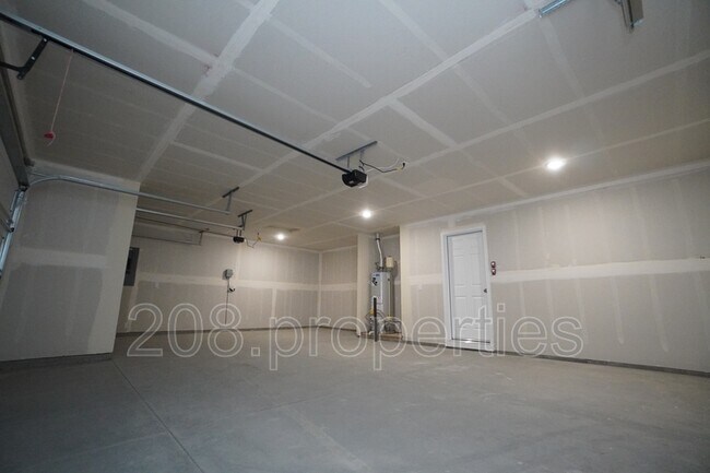 Building Photo - 1218 W Bass River Dr