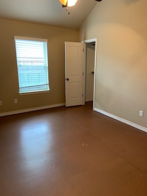 Building Photo - 613 Paseo del Plata Dr