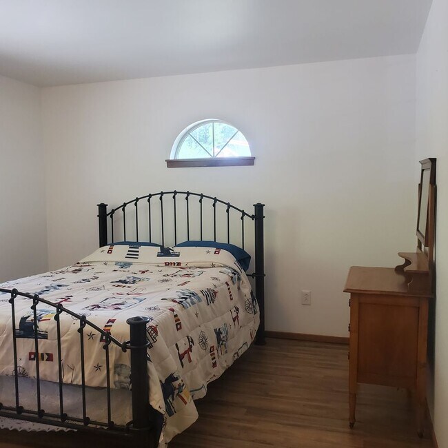 Building Photo - 1 Bedroom Apartment on Mason Lake