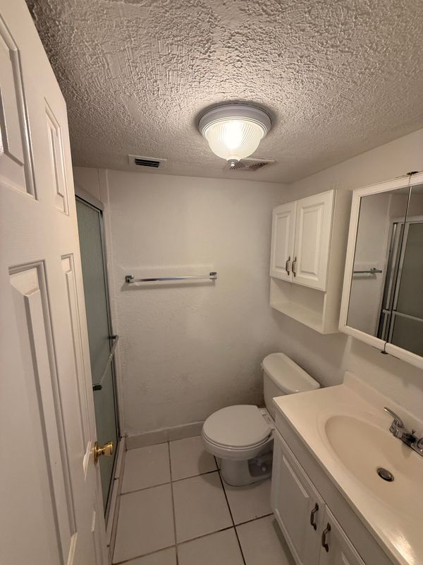 Building Photo - 4613 Bayshore Dr