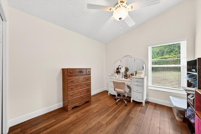 Building Photo - 5477 Glen Oak Pl