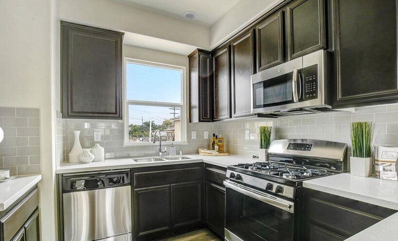 Building Photo - 707 Magnolia Ave