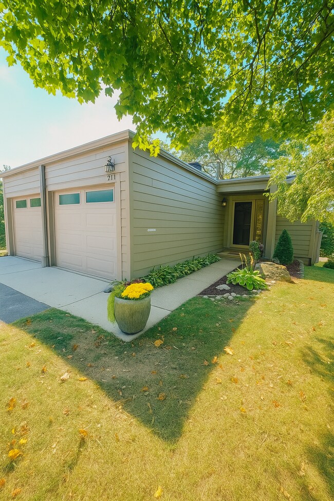 Primary Photo - 711 Skynob Dr