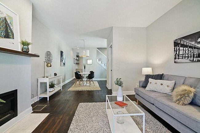 Building Photo - 597 Lilley Ave