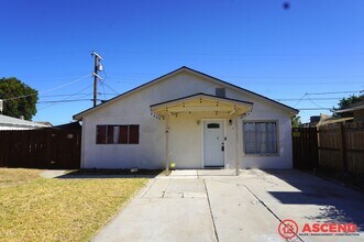 Building Photo - Cozy 2BD/1BA Home in Bakersfield's 93308 — Trash Included, Driveway & No Pets!