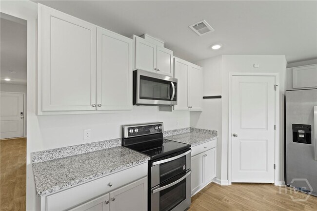 Building Photo - 231 Skylark Rd