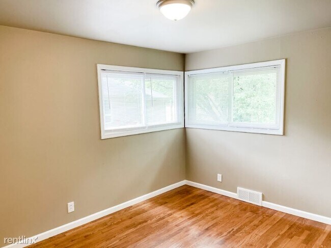 Building Photo - 3 br, 1 bath House - 139 Embassy Ln.