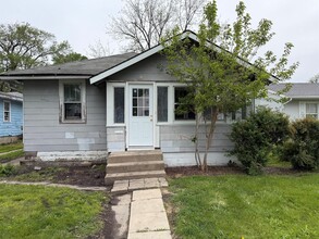 Building Photo - 426 Maple-W
