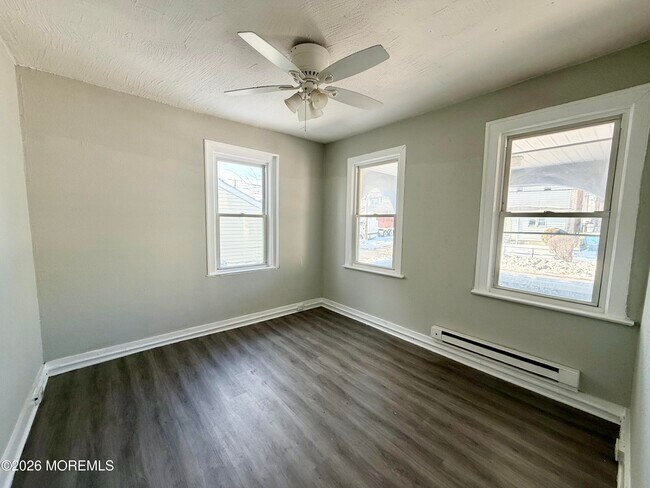 Building Photo - 37 2nd Ave