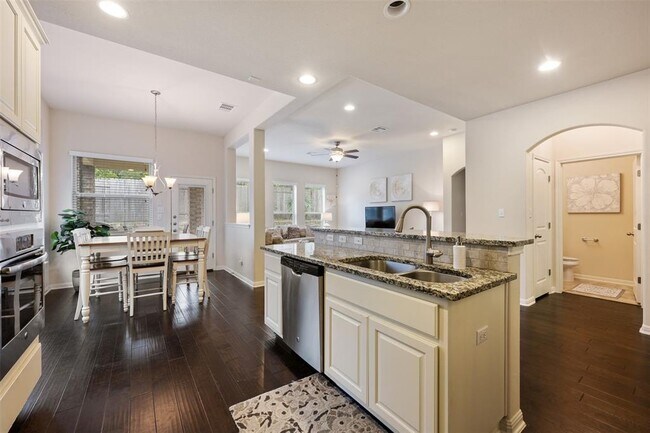 Building Photo - 2844 Coral Valley Dr