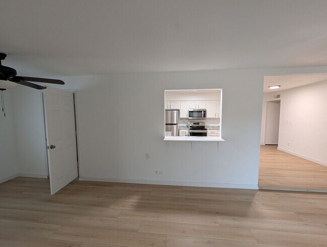 Building Photo - Newly Renovated 4 Bedroom 2 Bath Home In Great Peoria Location